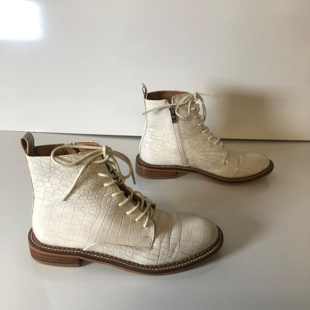 A Rider Girl Lace Up White Crocodile Ankle Boots Womens Size 6.5 Western